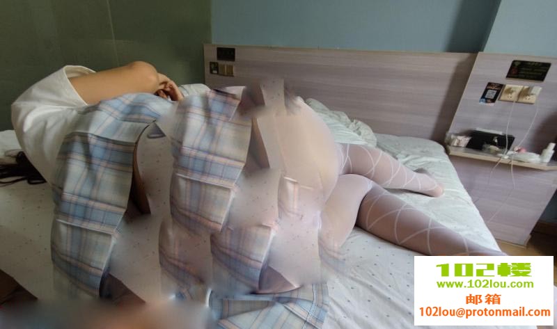 215251mhkm22leqttn2qxi.jpg